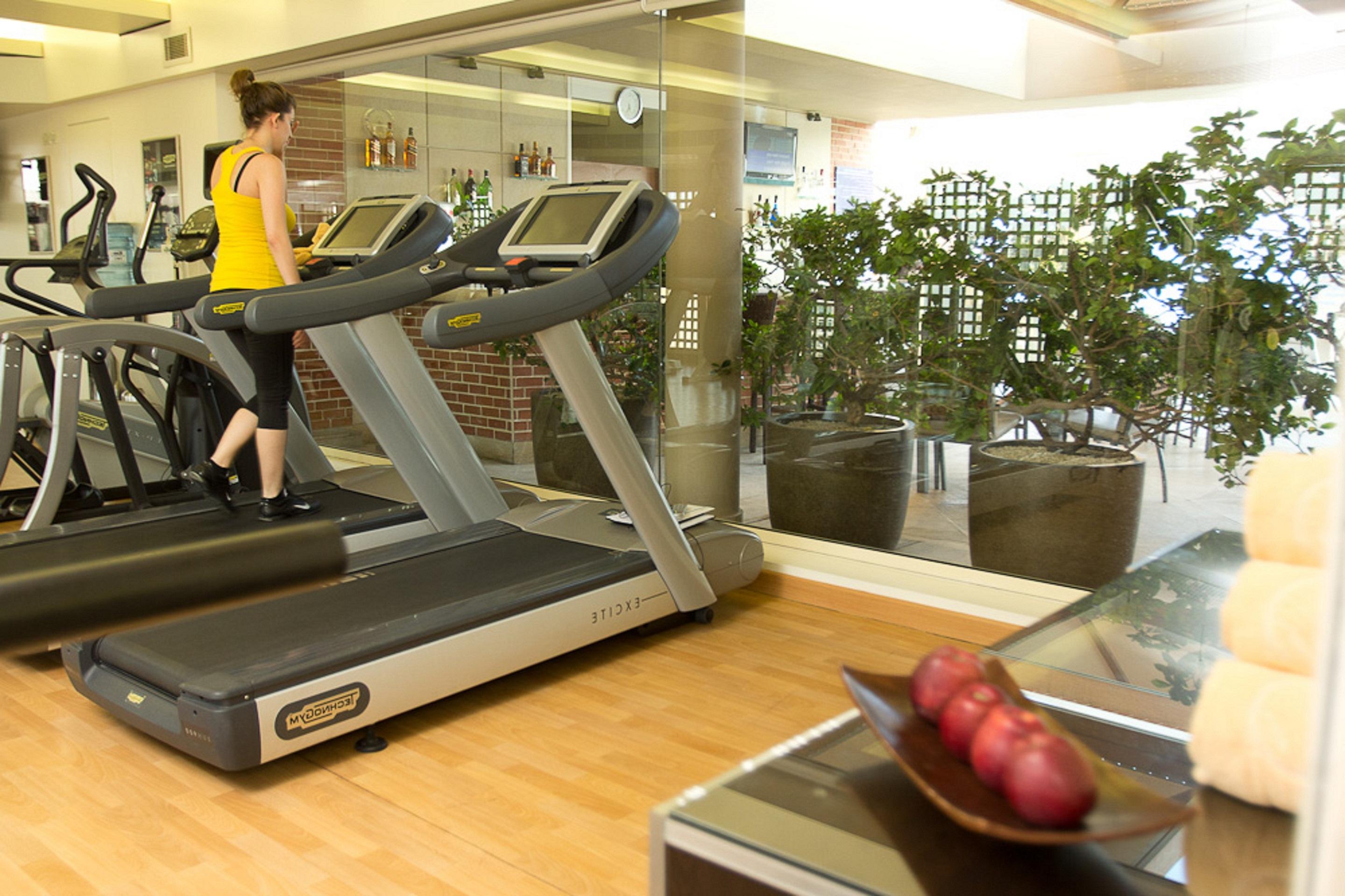 Gefinor Rotana - Beirut Hotel Ngoại thất bức ảnh A treadmill