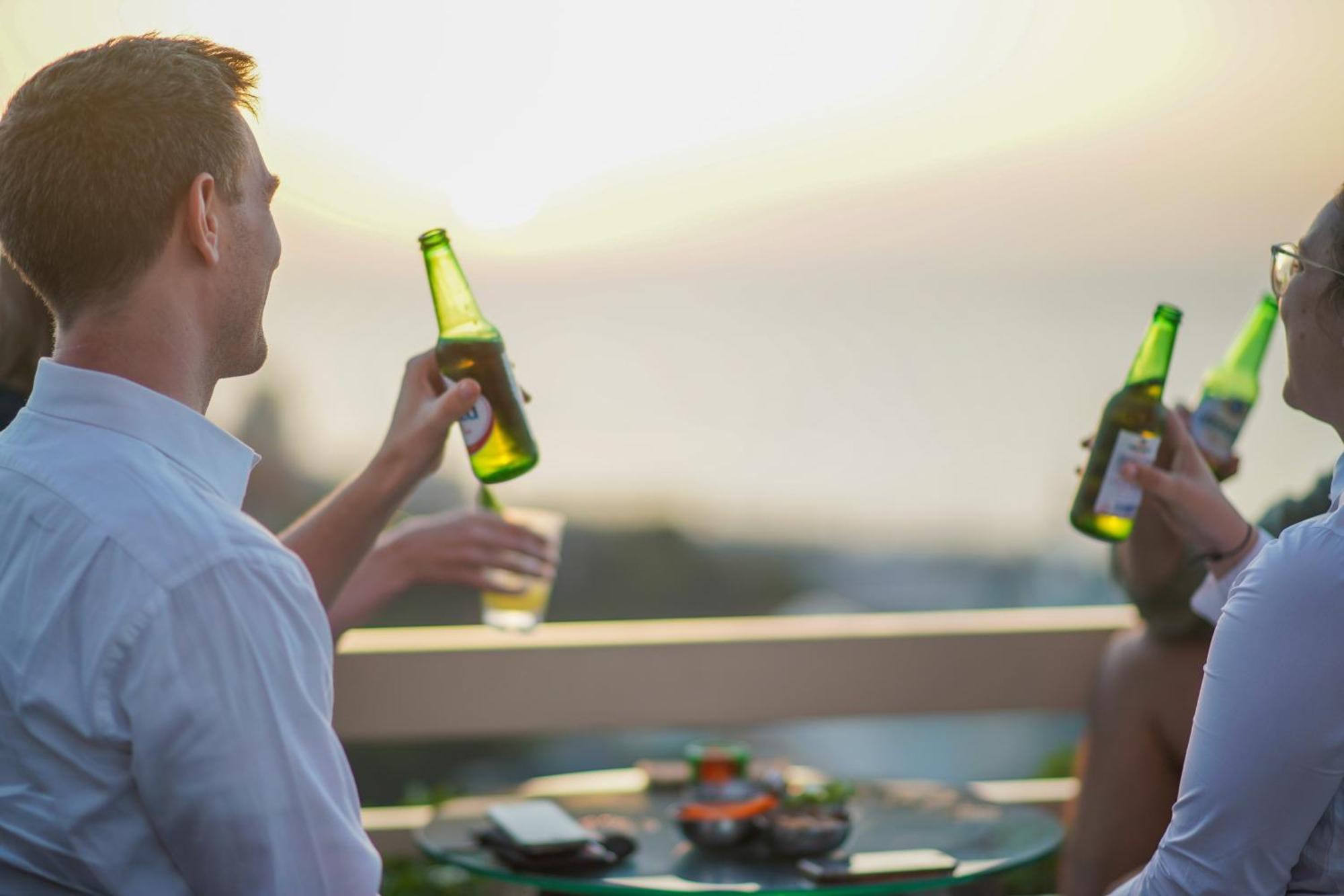Gefinor Rotana - Beirut Hotel Ngoại thất bức ảnh Beer bottles