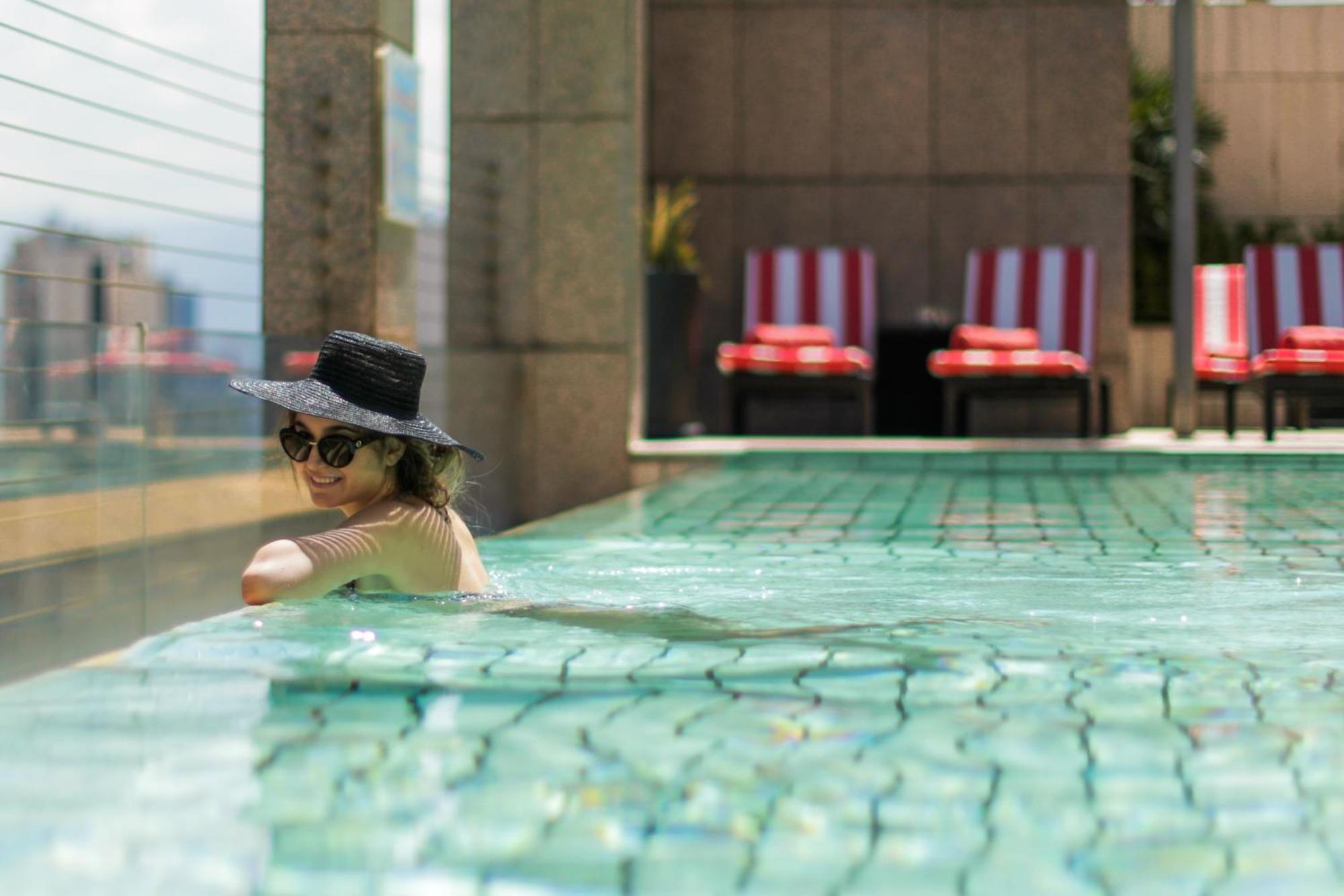 Gefinor Rotana - Beirut Hotel Ngoại thất bức ảnh The swimming pool at the hotel