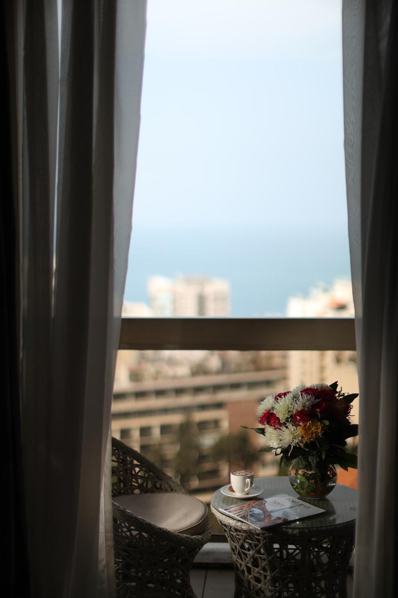 Gefinor Rotana - Beirut Hotel Ngoại thất bức ảnh View from the window of a room at the hotel
