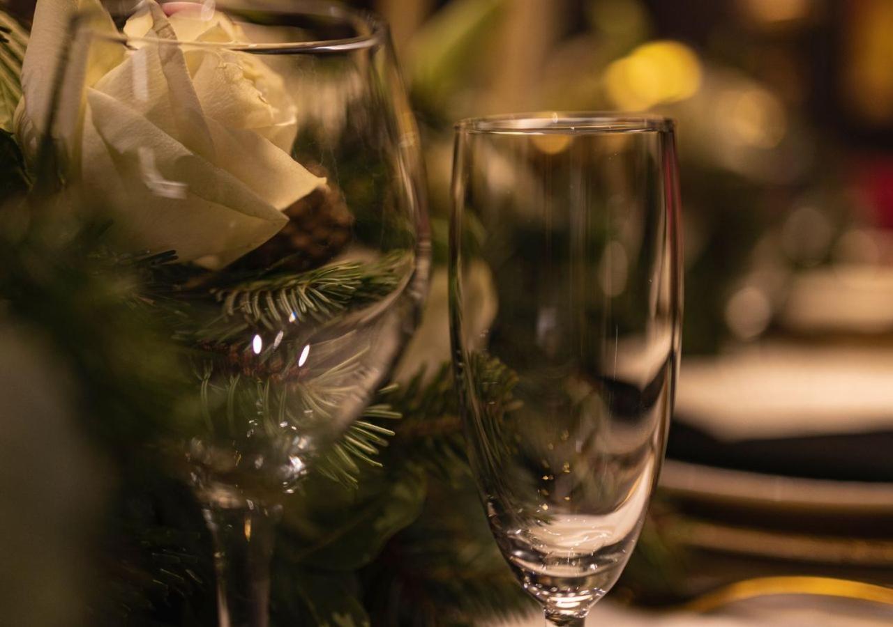 Gefinor Rotana - Beirut Hotel Ngoại thất bức ảnh Champagne flutes